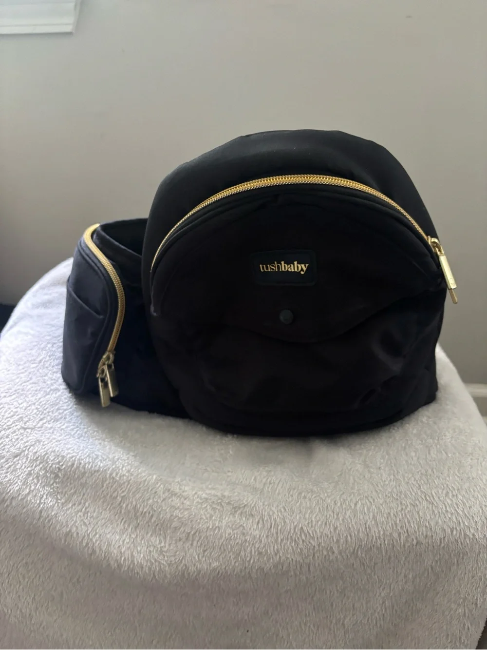Tushbaby Black Hands-Free Hip Seat Bag with Gold Accents